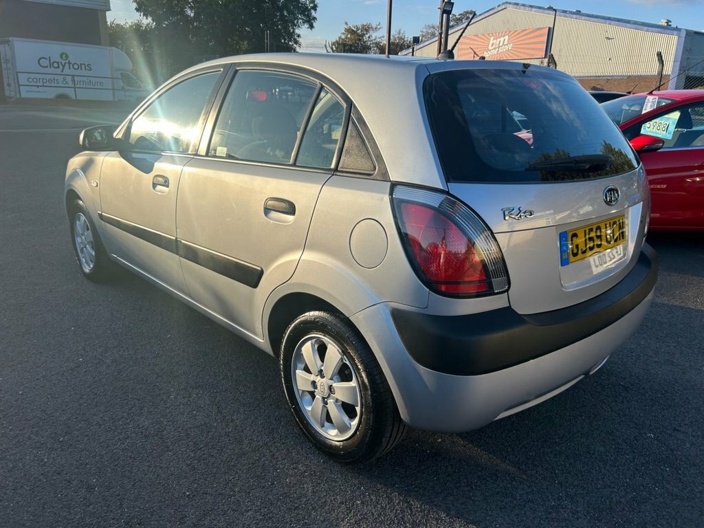 Kia RIO 1.4 2 Hatchback 139 G Km 95 Bhp Silver #4