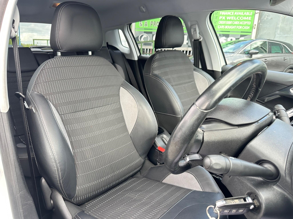 Peugeot 2008 1.2 Puretech Active Grey #28