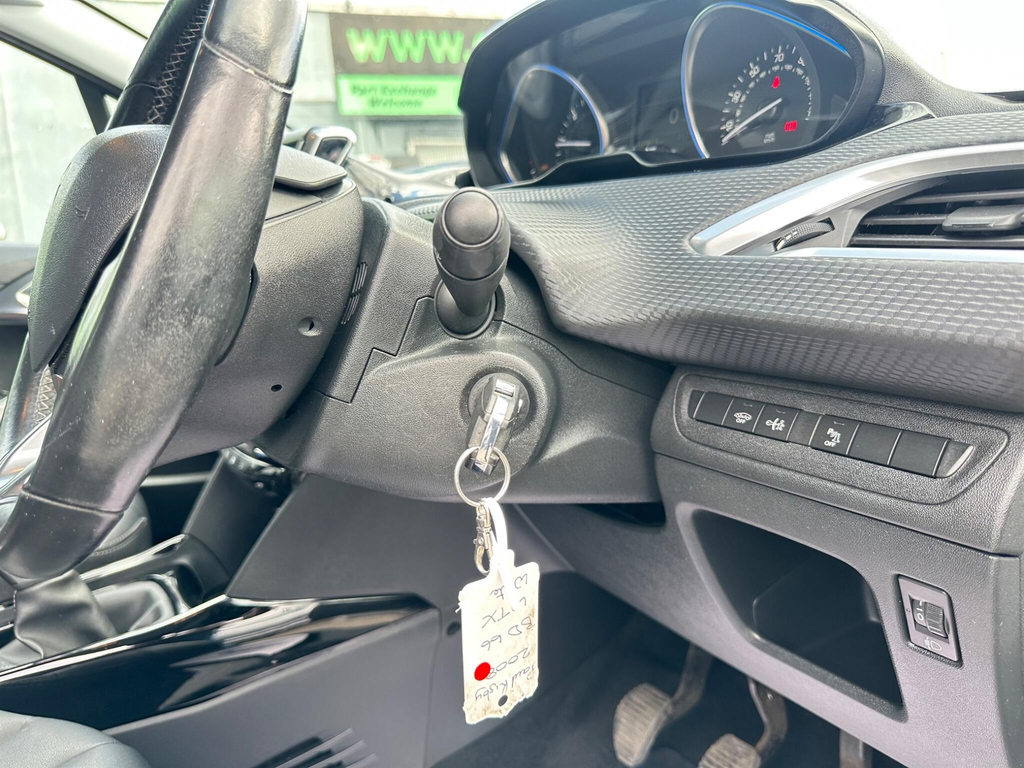 Peugeot 2008 1.2 Puretech Active Grey #24