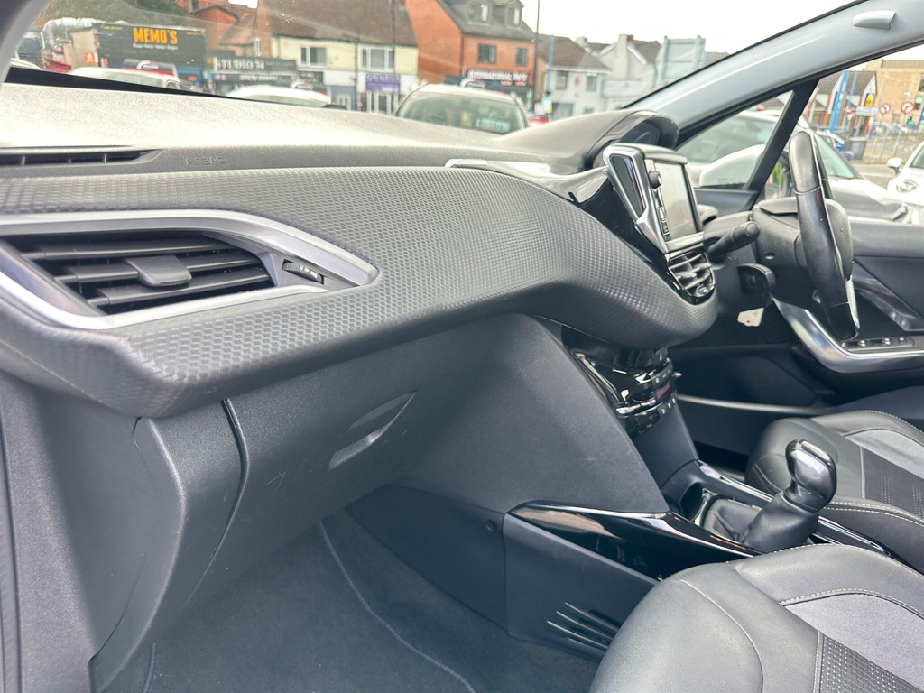 Peugeot 2008 1.2 Puretech Active Grey #21