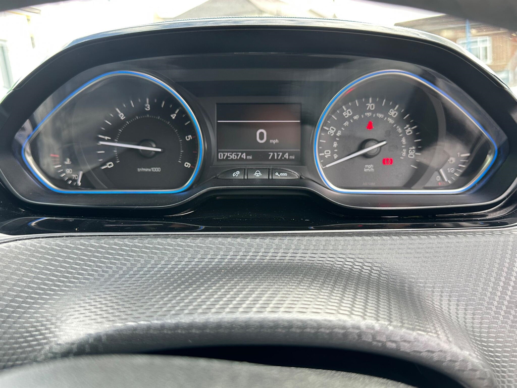 Peugeot 2008 1.2 Puretech Active Grey #11