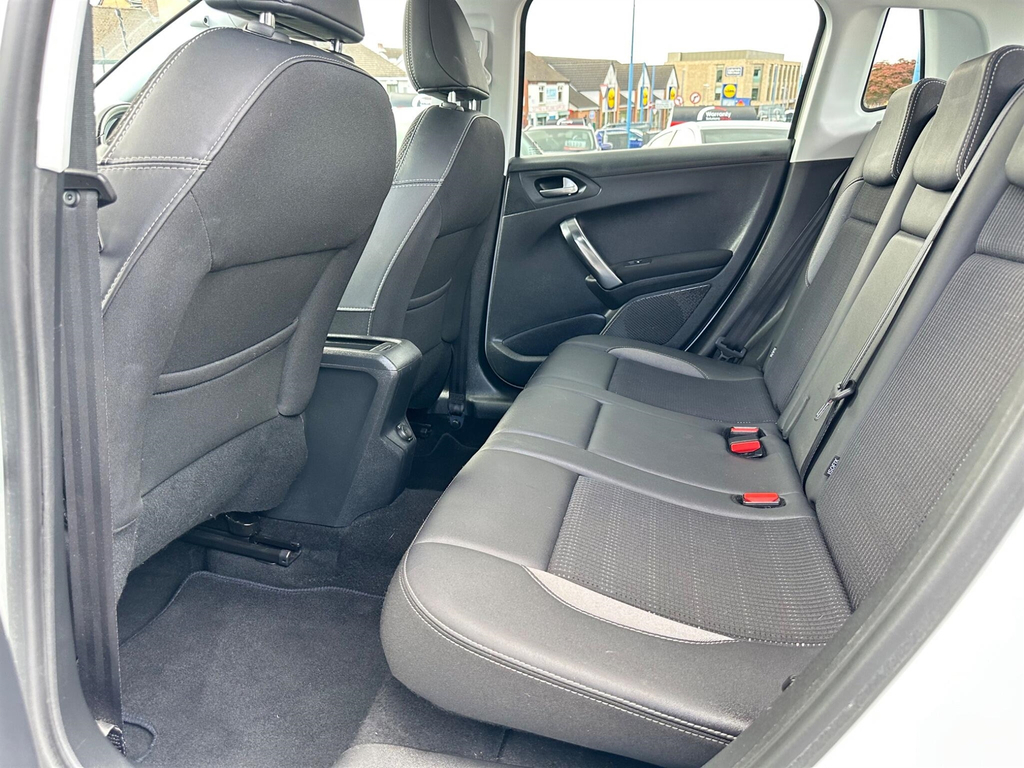 Peugeot 2008 1.2 Puretech Active Grey #40