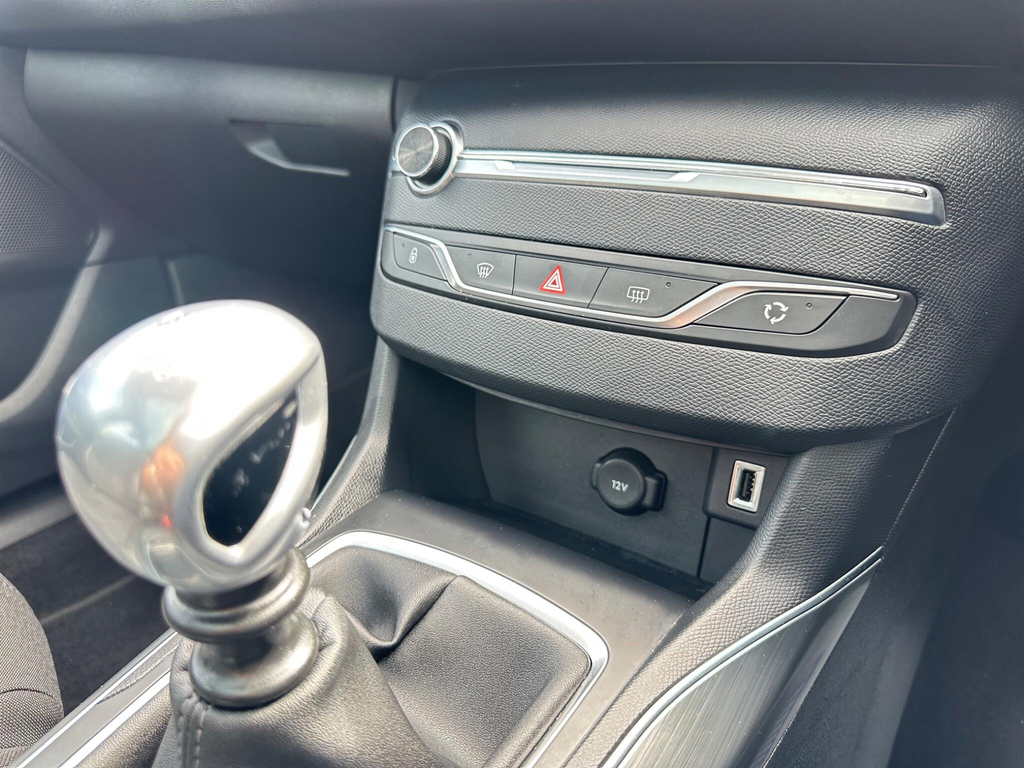 Peugeot 308 Hatchback Black #36