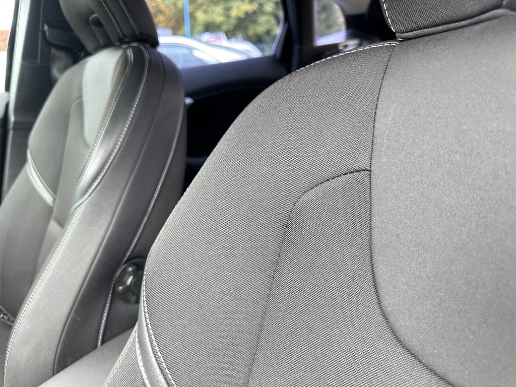 Volvo V40 T2 122 R Design Edition White #48