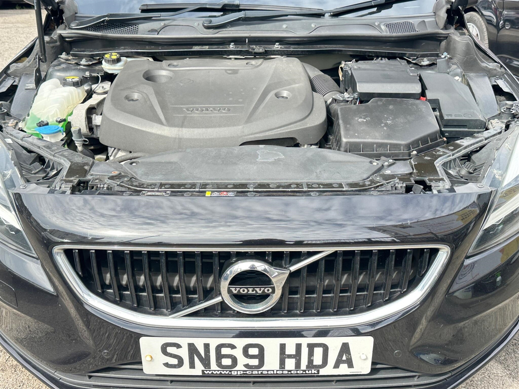 Volvo V40 T2 122 R Design Edition White #44