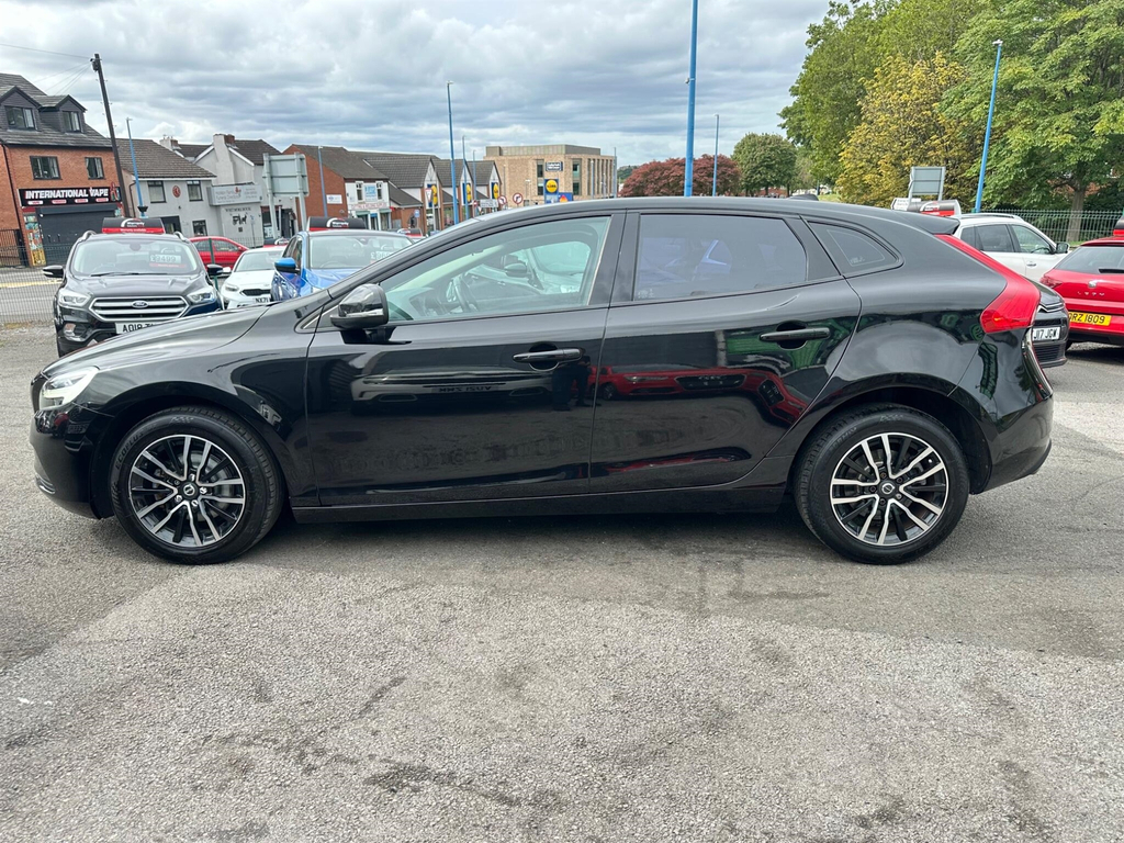 Volvo V40 2.0 D2 Momentum Edition Euro 6 Ss Black #4