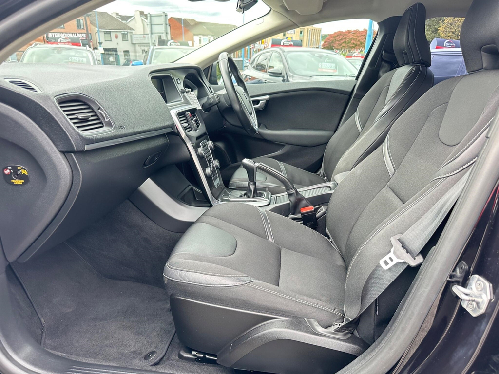 Volvo V40 T2 122 R Design Edition White #22