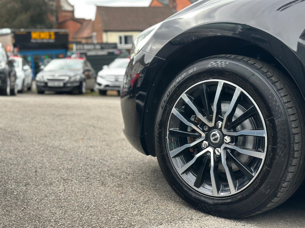 Volvo V40 T2 122 R Design Edition White #41
