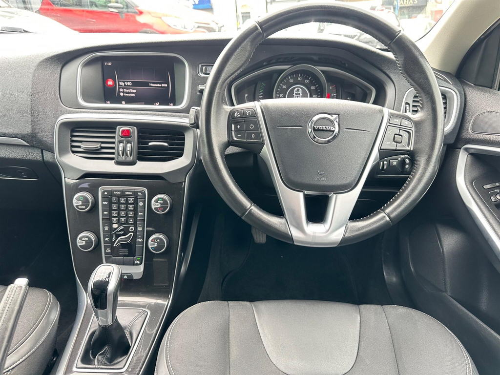 Volvo V40 T2 122 R Design Edition White #10