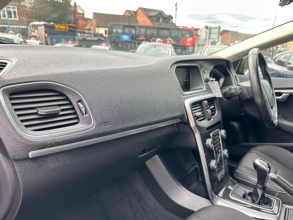 Volvo V40 T2 122 R Design Edition White #21