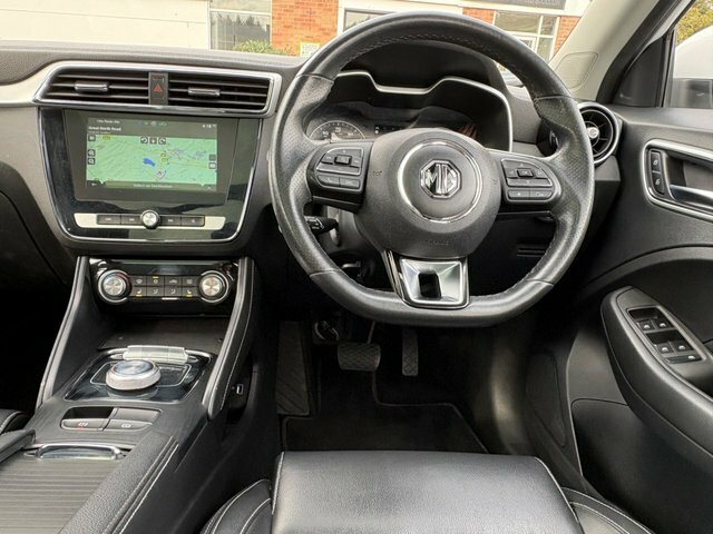 MG ZS 44.5Kwh Exclusive Suv 143 Ps White #3