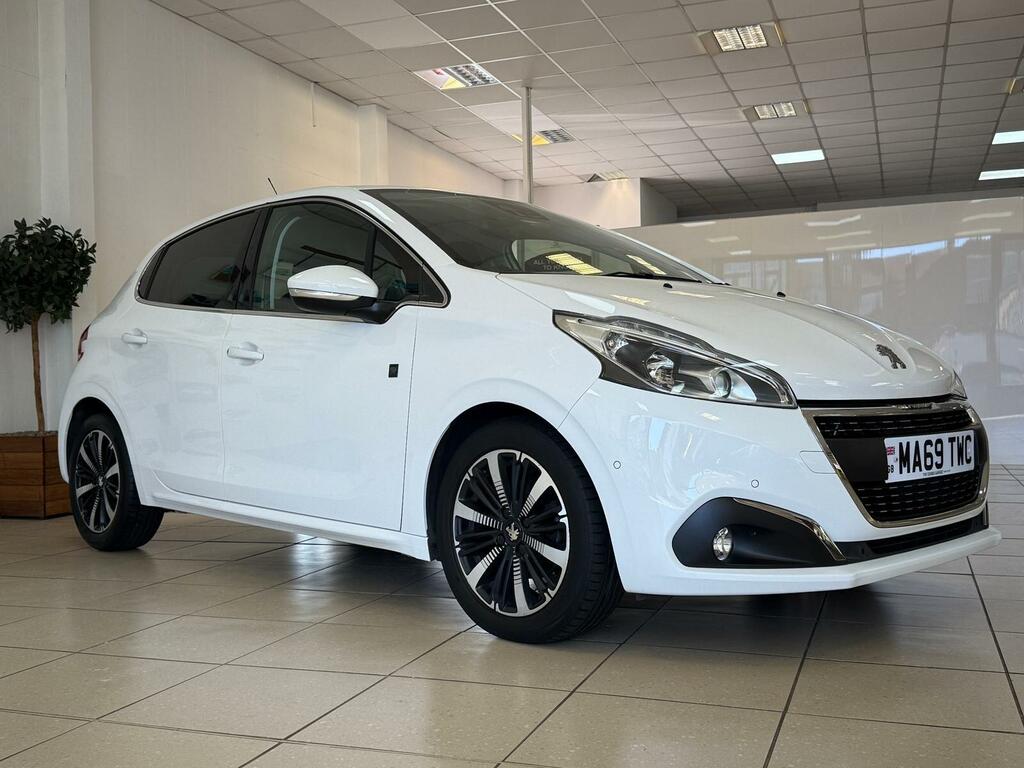 Peugeot 208 Puretech Tech Edition White #7