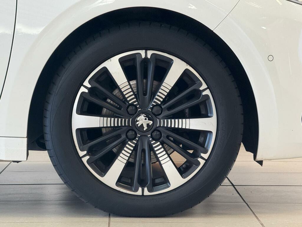 Peugeot 208 Puretech Tech Edition White #11