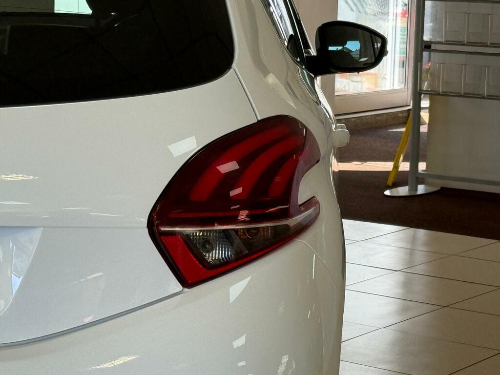Peugeot 208 Puretech Tech Edition White #15