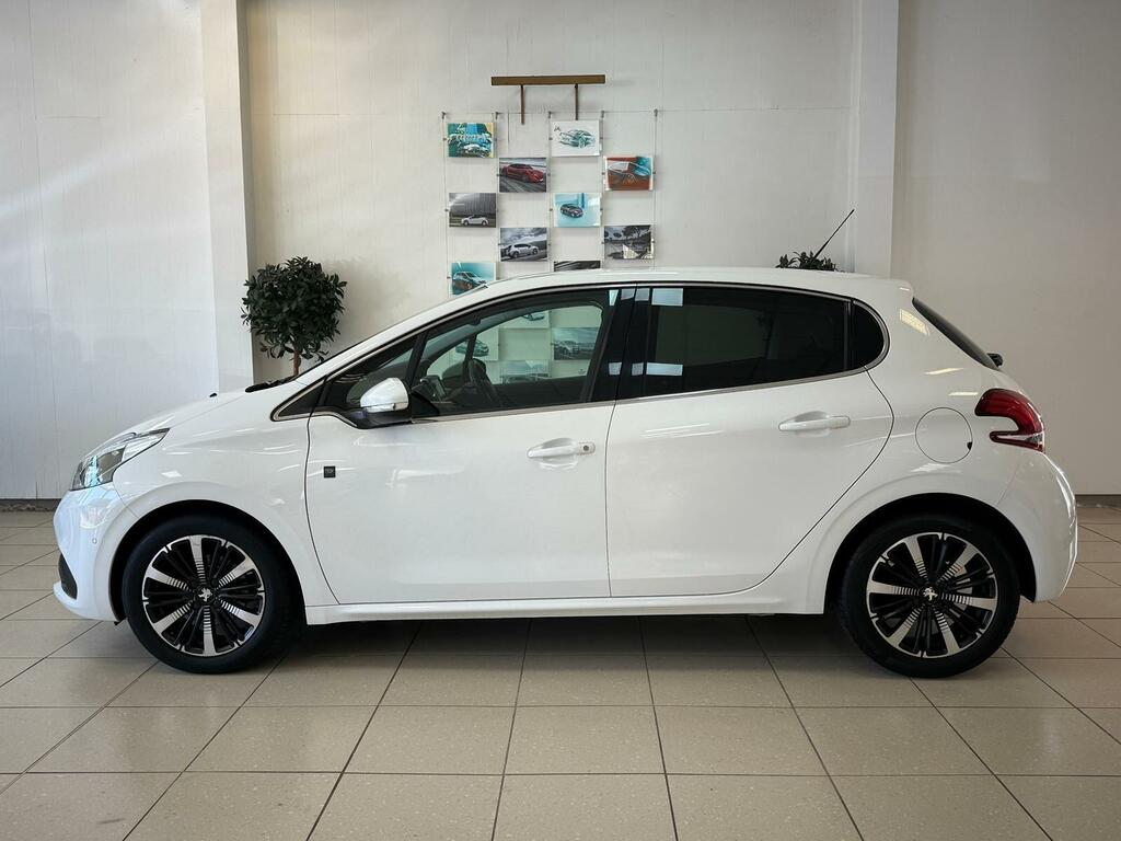 Peugeot 208 Puretech Tech Edition White #31