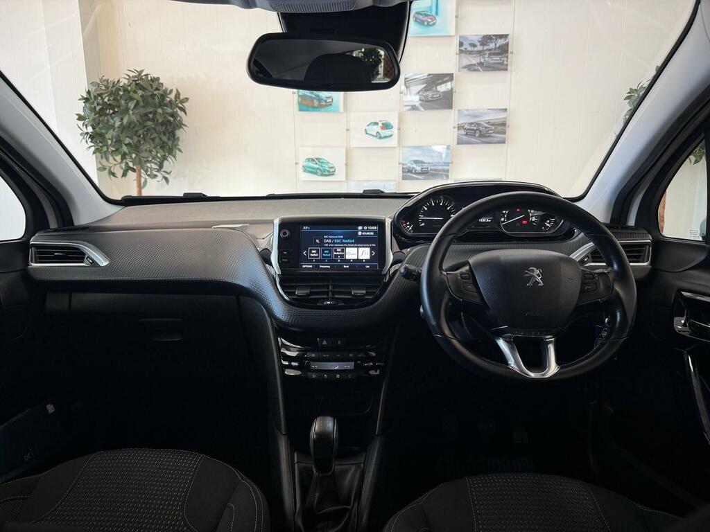 Peugeot 208 Puretech Tech Edition White #23