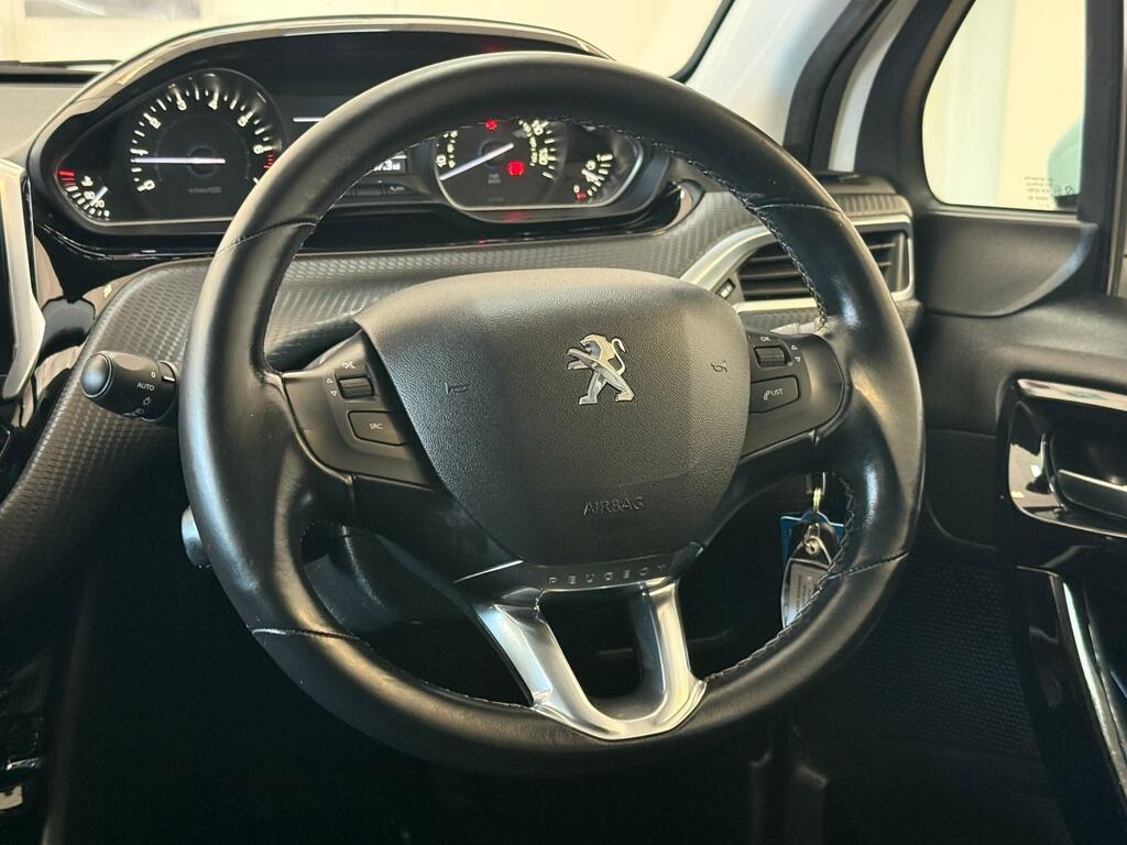 Peugeot 208 Puretech Tech Edition White #28