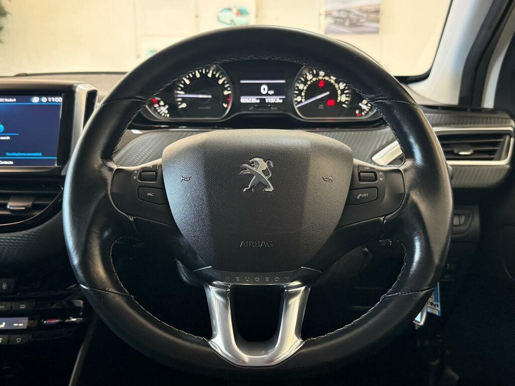 Peugeot 208 Puretech Tech Edition White #29