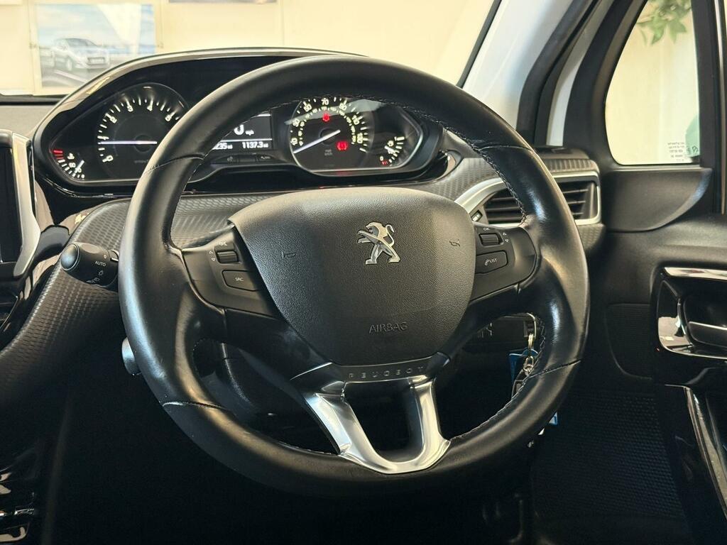 Peugeot 208 Puretech Tech Edition White #24