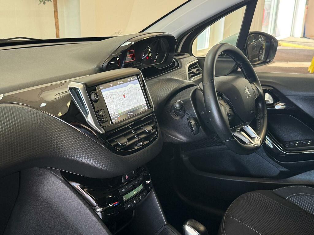 Peugeot 208 Puretech Tech Edition White #30