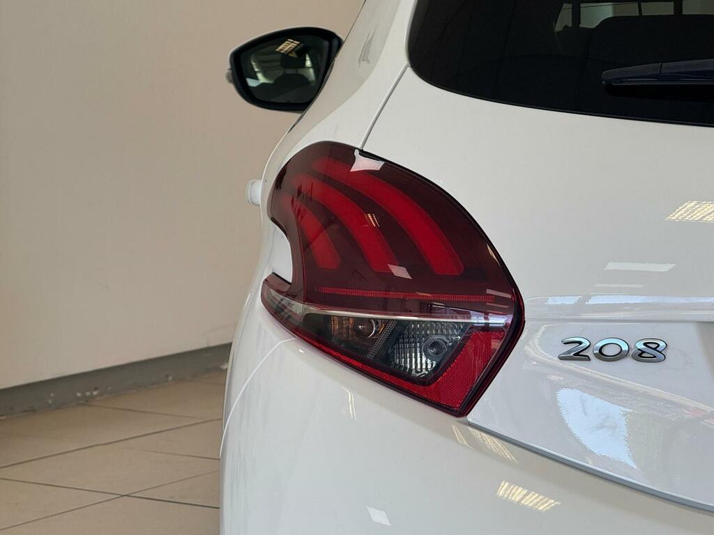 Peugeot 208 Puretech Tech Edition White #16