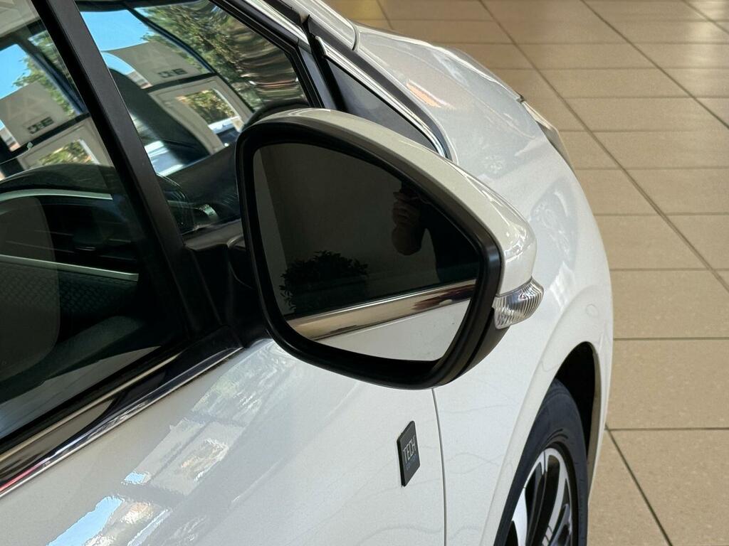 Peugeot 208 Puretech Tech Edition White #9