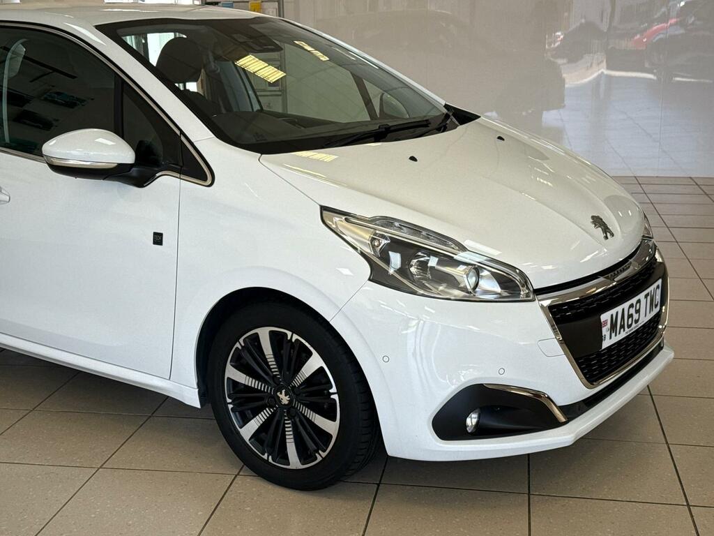 Peugeot 208 Puretech Tech Edition White #8