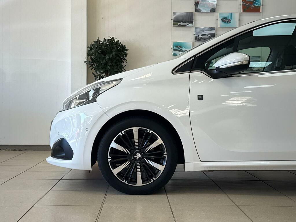 Peugeot 208 Puretech Tech Edition White #35