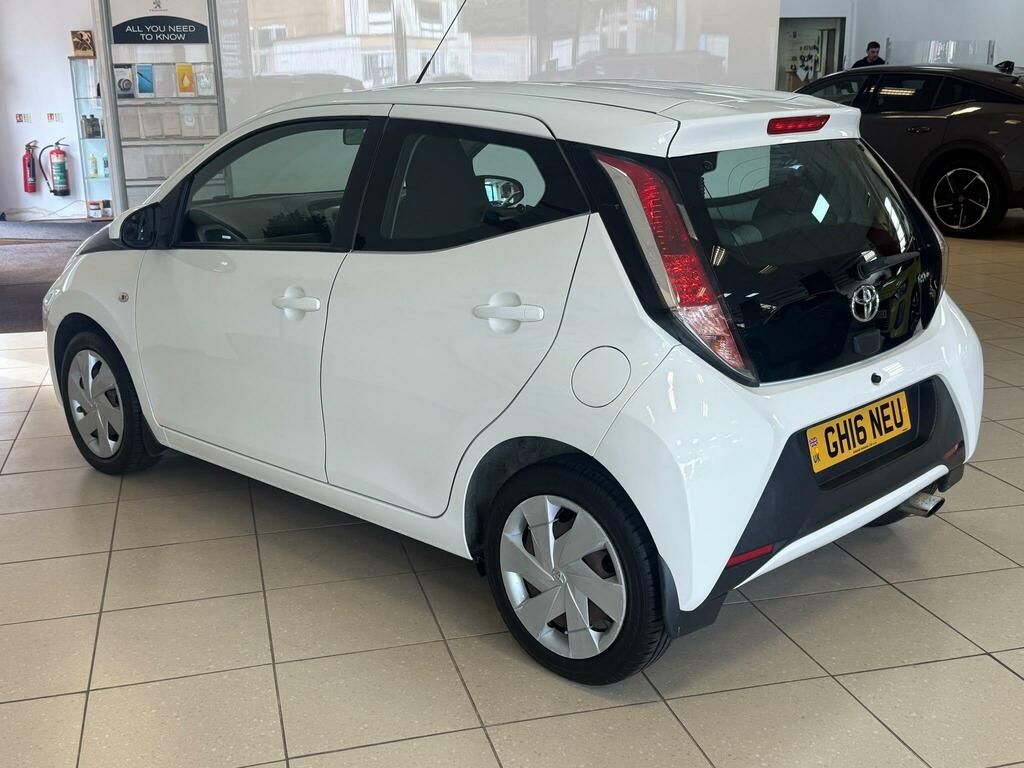 Toyota Aygo 1.0 Vvt-i X-play Euro 6 White #4