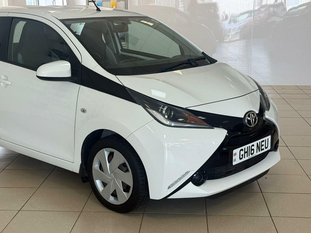 Toyota Aygo 1.0 Vvt-i X-play Euro 6 White #2