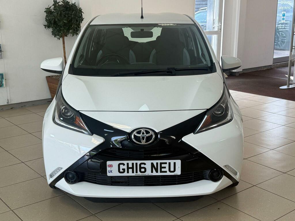 Toyota Aygo 1.0 Vvt-i X-play Euro 6 White #3
