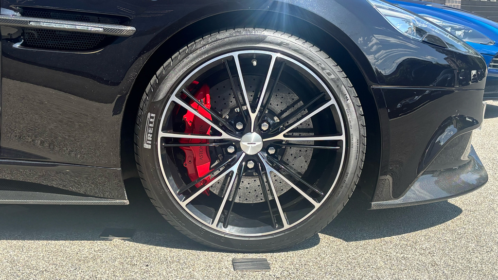 Aston Martin Vanquish 6.0L V12 Volante Black #4
