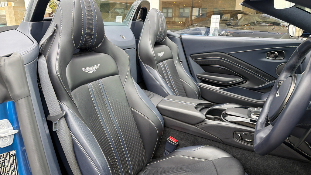 Aston Martin Vantage Vantage V8 Roadster Black #12