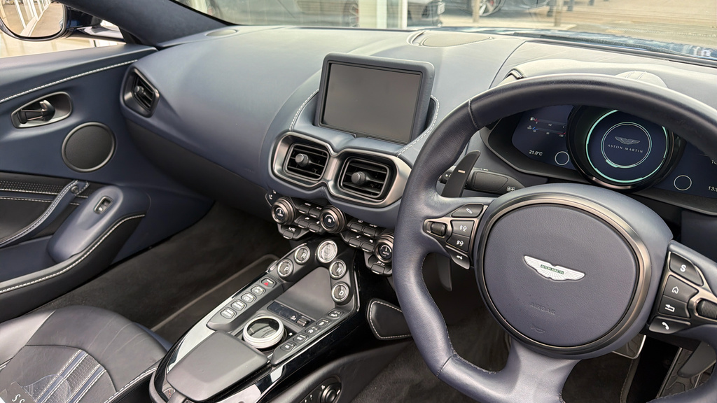 Aston Martin Vantage Vantage V8 Roadster Black #10