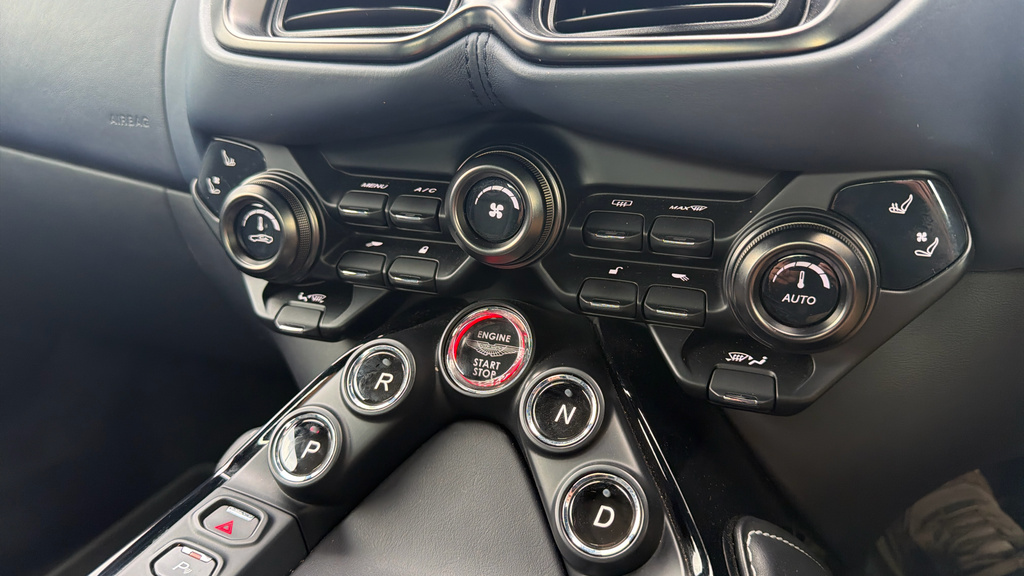 Aston Martin Vantage Vantage V8 Roadster Black #21