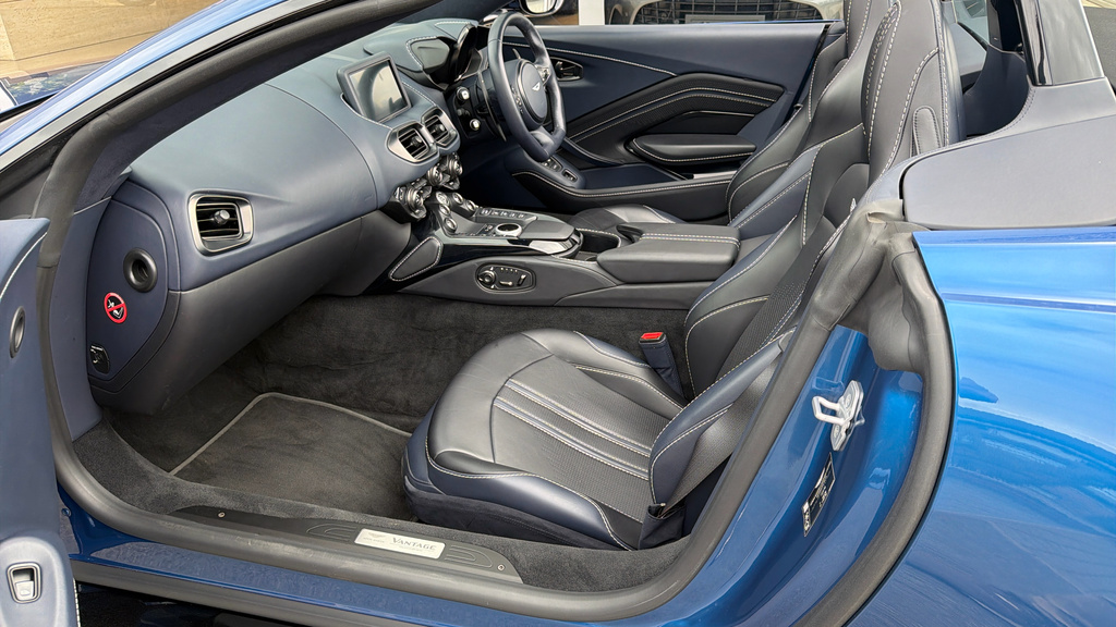 Aston Martin Vantage Vantage V8 Roadster Black #16