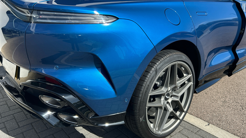 Aston Martin DBX S 4.0 Twin Turbo Grey #9