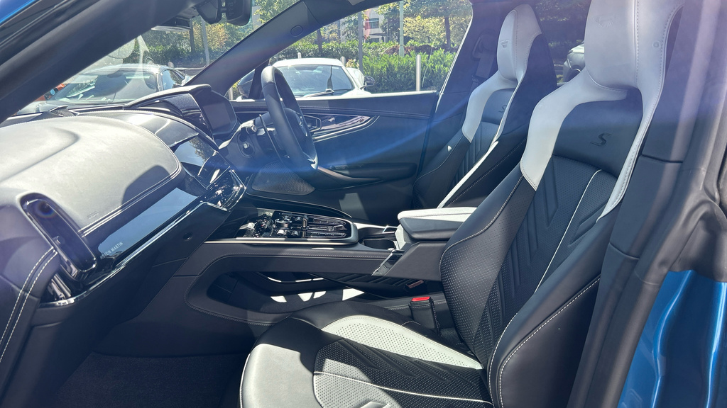 Aston Martin DBX S 4.0 Twin Turbo Grey #29