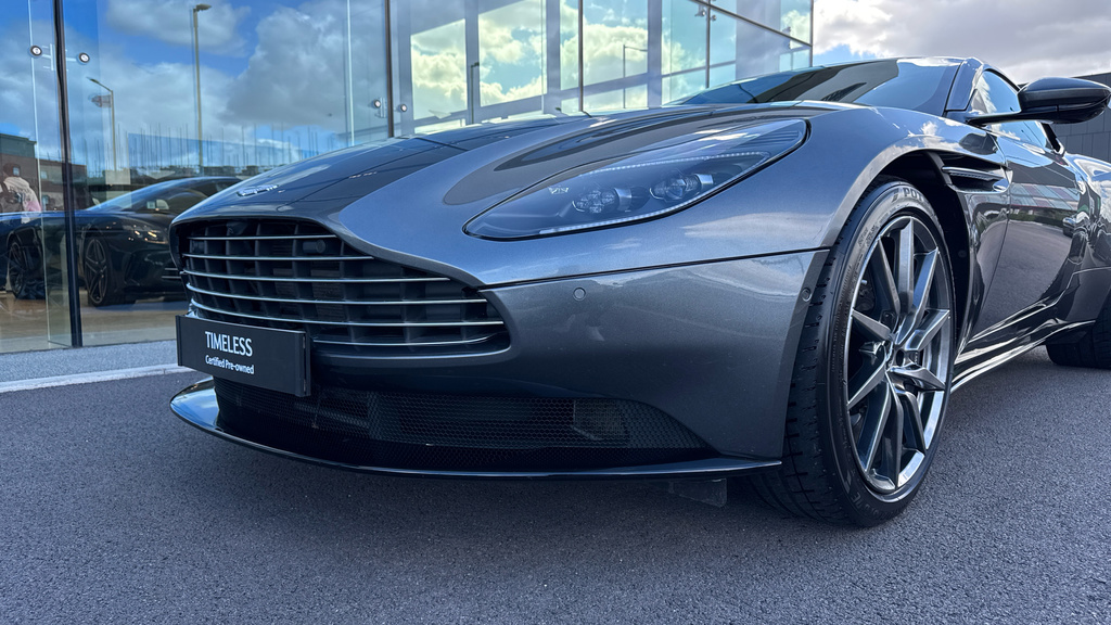 Aston Martin DB11 V8 Silver #17