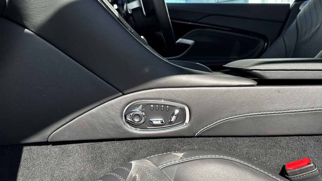 Aston Martin DB11 V8 Silver #25