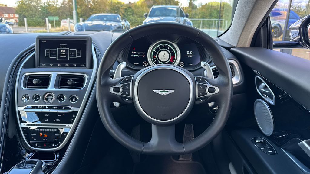 Aston Martin DB11 V8 Silver #10