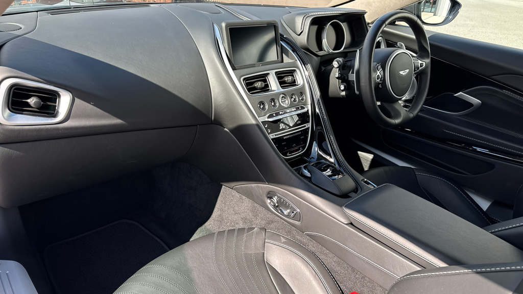 Aston Martin DB11 V8 Silver #22