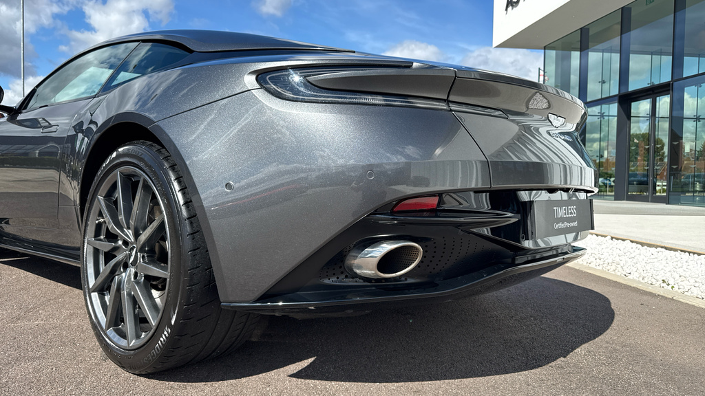 Aston Martin DB11 V8 Silver #20