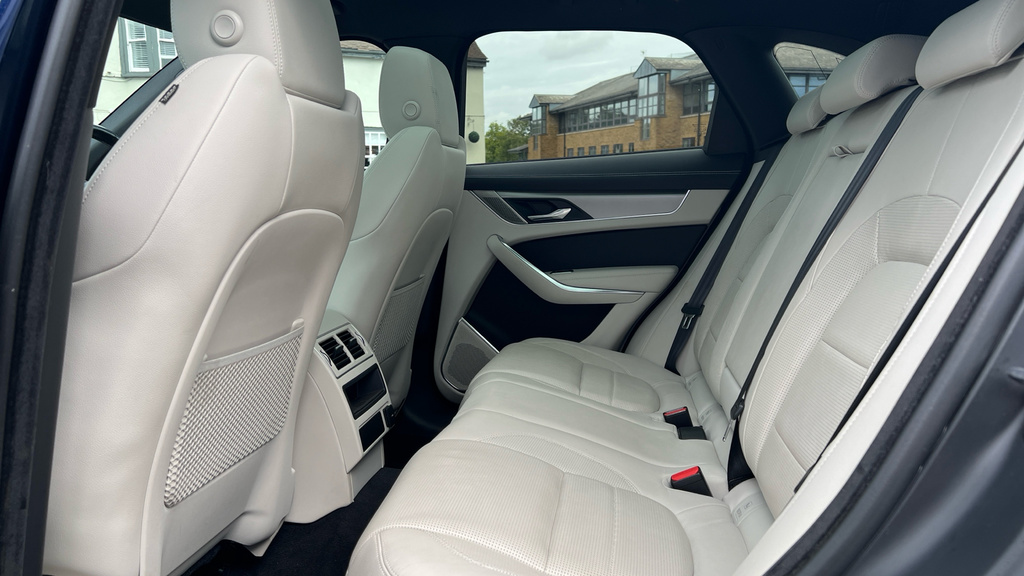 Jaguar F-Pace R-dynamic Se Blue #4