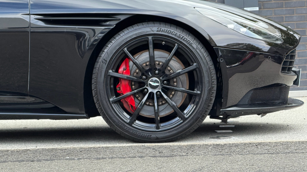 Aston Martin DB11 5.2L V12 Amr Black #5