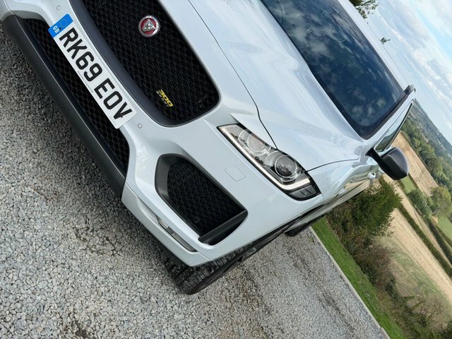 Jaguar F-Pace P300 300 Sport Suv White #4