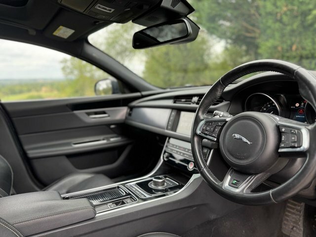 Jaguar XF R-sport Sportbrake Black #5