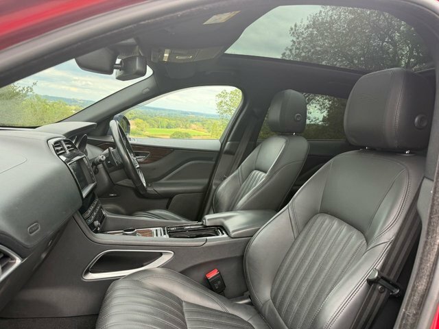 Jaguar F-Pace D240 Portfolio Suv Red #2