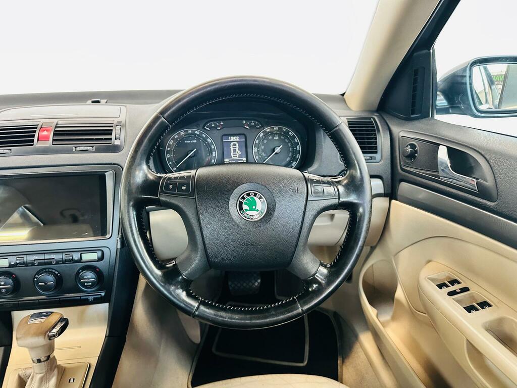 Skoda Octavia Variant Ambiente Brown #19