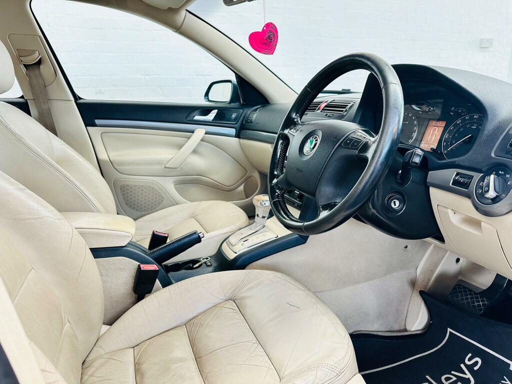 Skoda Octavia Variant Ambiente Brown #9